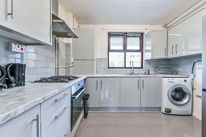2 Bedroom Maisonette To Rent In St Peters Street, Islington, London, N1