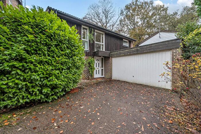 4 Bedroom Detached House For Sale In Lake End Way, Crowthorne, Berkshire, RG45