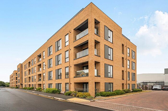 2 Bedroom Flat For Sale In Windstar Drive, South Ockendon, Essex, RM15