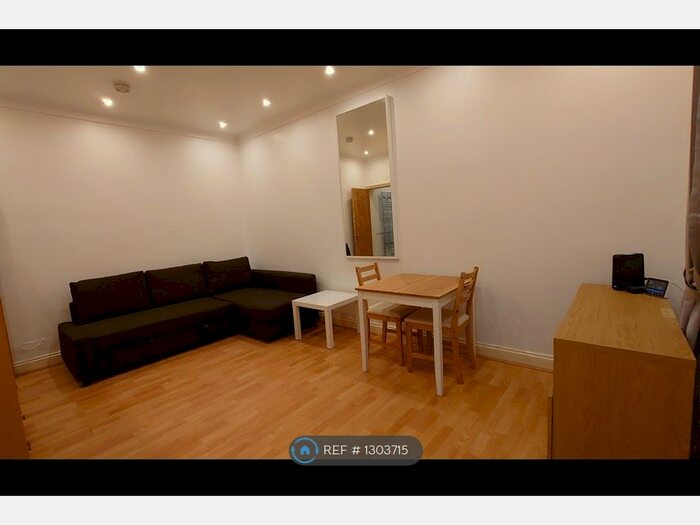 Studio To Rent In Norwood High Street, London SE27