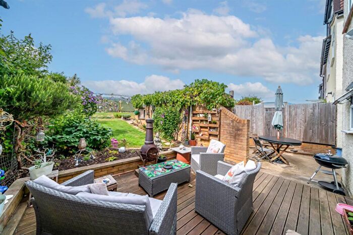 3 Bedroom Semi-Detached House For Sale In Kynaston Road, Bromley, BR1