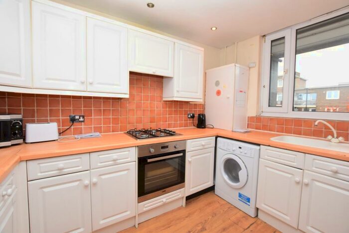 3 Bedroom Flat To Rent In Jamaica Road London, SE16
