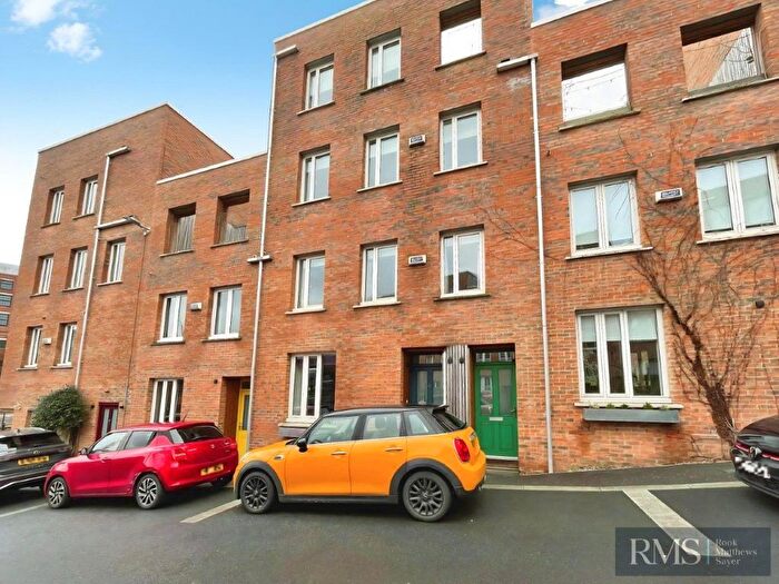 3 Bedroom Flat For Sale In Kingfisher Place, Newcastle Upon Tyne, NE6