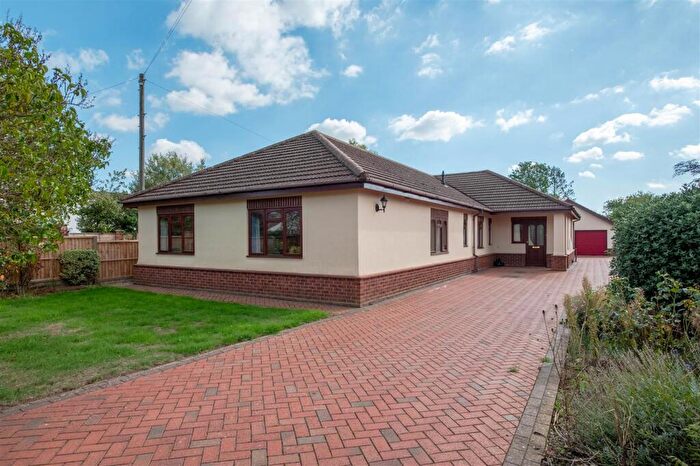 5 Bedroom Detached Bungalow For Sale In Avenue Road, Rushden, NN10