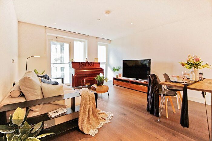 2 Bedroom Flat To Rent In Fountain Park Way, London, W12