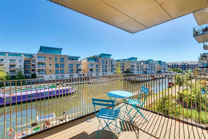 2 Bedroom Flat To Rent In Halyards Court, Brentford TW8