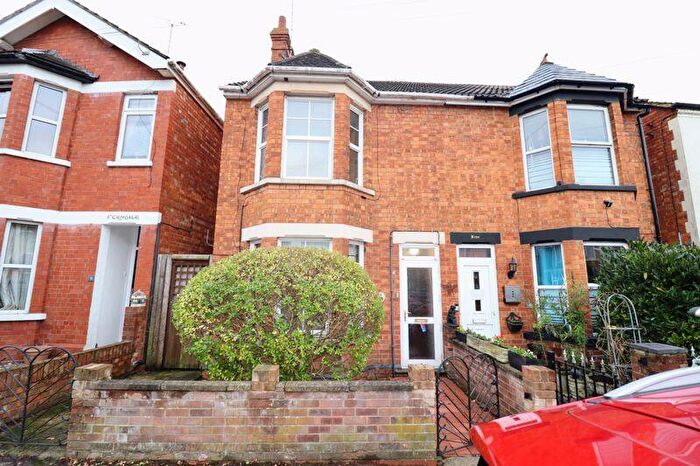 3 Bedroom Semi-Detached House For Sale In Western Road, Bletchley, Milton Keynes, MK2