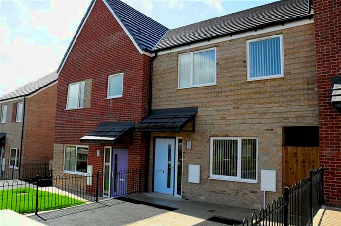 2 Bedroom Detached House To Rent In Lewis Road, Barnsley, South Yorkshire, S71
