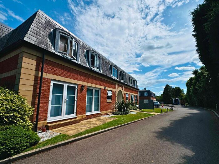 2 Bedroom Flat For Sale In The Pavilions, Crabbett Park, Worth, RH10