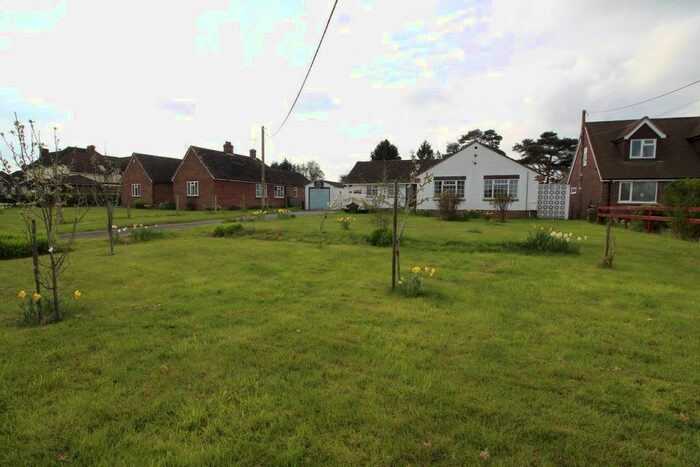 4 Bedroom Detached Bungalow For Sale In Theale Road, Burghfield, Reading, RG30
