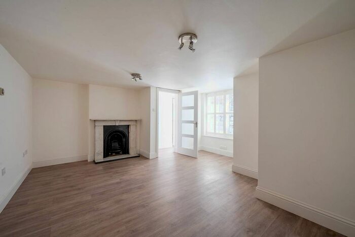 2 Bedroom Flat To Rent In Waldegrave Road, Teddington, TW11