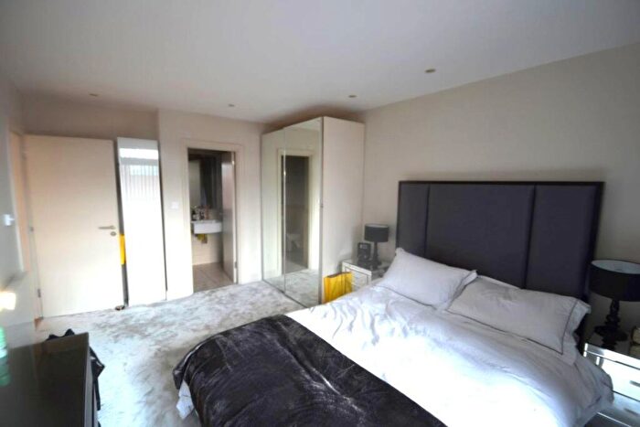 2 Bedroom Flat To Rent In Crouch Hall Road, London, N8