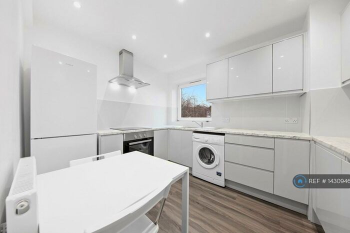 4 Bedroom Flat To Rent In Kinross House, London, N1