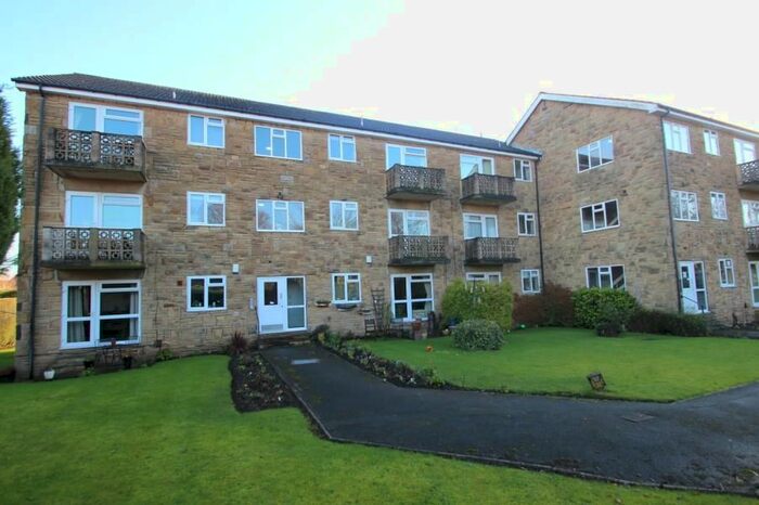 2 Bedroom Flat To Rent In Woodlea Court, Alwoodley, Leeds, LS17