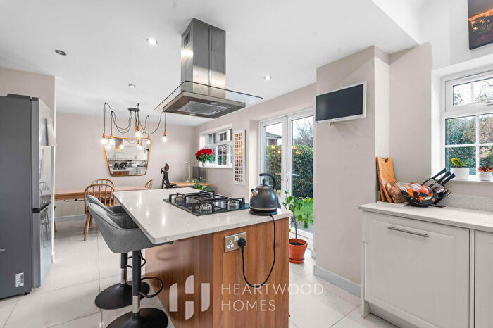 3 Bedroom Detached House For Sale In Villiers Crescent, St Albans, AL4