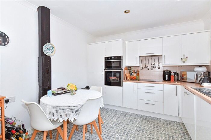 3 Bedroom Flat For Sale In Barham Mews, Teston, Maidstone, Kent, ME18