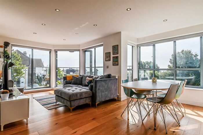 2 Bedroom Apartment To Rent In The Ridgeway, Chalkwell, Westcliff-on-Sea, SS0