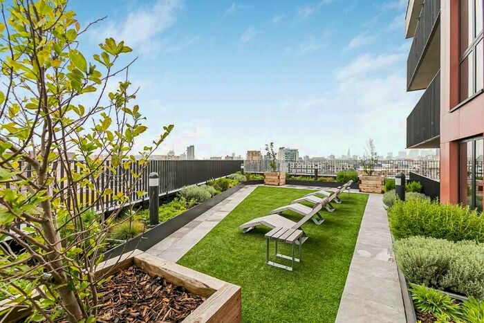 2 Bedroom Apartment For Sale In Water's Edge Court, Yeo Street, London, E3