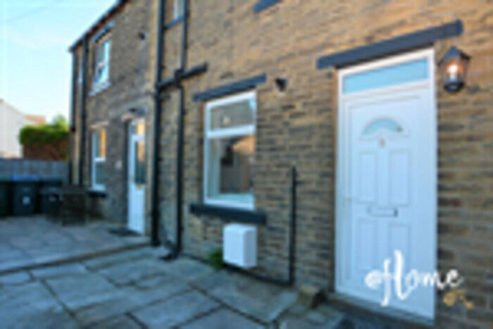 2 Bedroom End Of Terrace House To Rent In Moor Top Road, Low Moor, Bradford, BD12