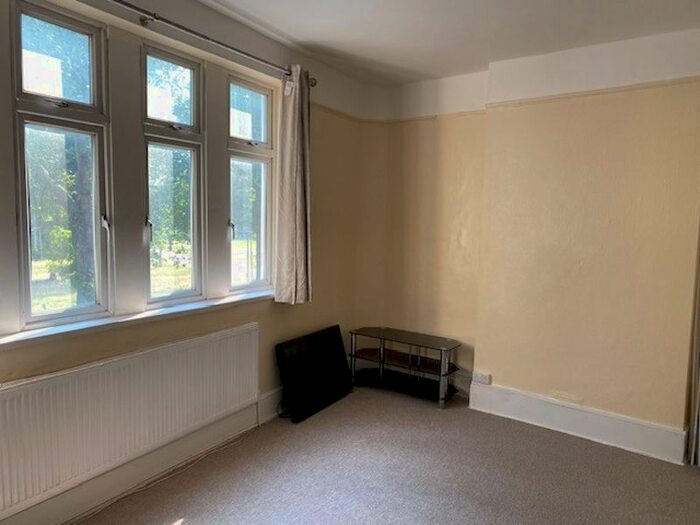 5 Bedroom Property To Rent In Uxbridge Road, London, W12