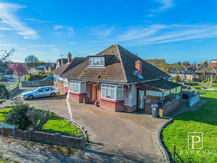 4 Bedroom Chalet For Sale In Alleyne Way, Tudor Estate, West Clacton, CO15