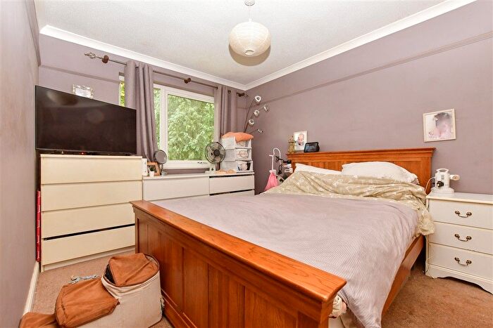 3 Bedroom End Terrace House For Sale In Pixton Way, Forestdale, Croydon, Surrey, CR0
