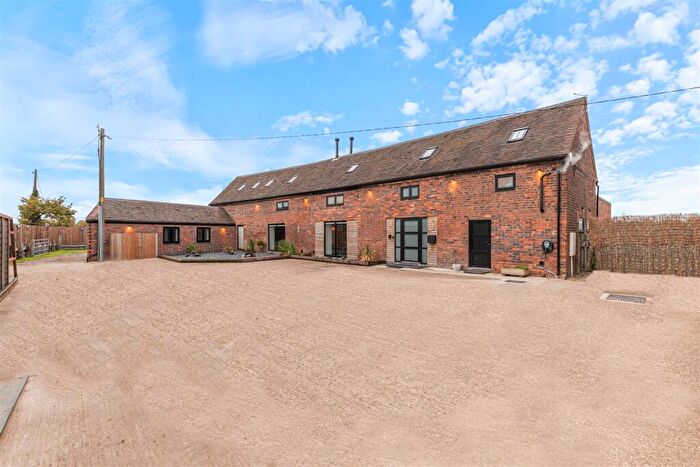 3 Bedroom Barn Conversion To Rent In Somerfield Barns, Tamworth Road, Cliff, Tamworth, B78