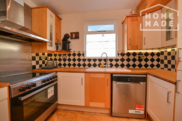 4 Bedroom Town House To Rent In Brudenell Road, London, SW17