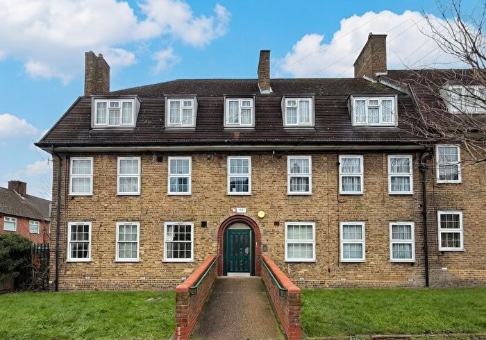 2 Bedroom Flat For Sale In Evans Road, Lewisham, London, SE6