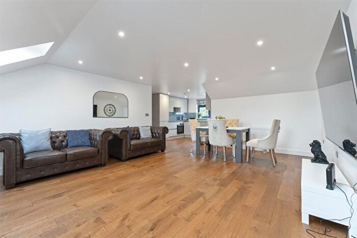 3 Bedroom Apartment To Rent In Banstead Road, Purley, CR8
