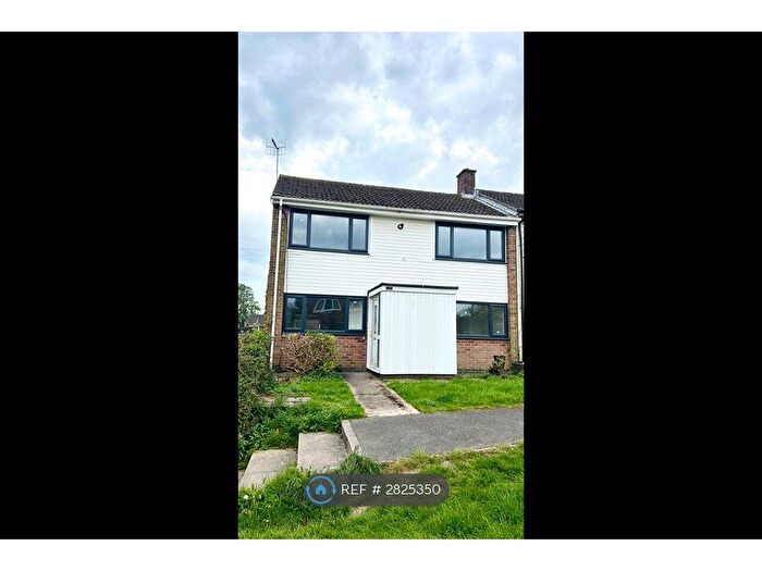 3 Bedroom Terraced House To Rent In Grasscroft Close, Chesterfield, S40