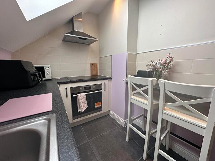 3 Bedroom Flat To Rent In Bedroom Ensuite Apartment // /, LN1