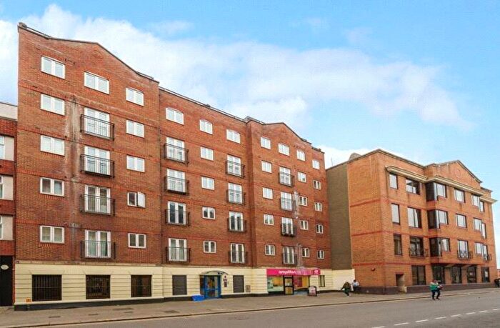 2 Bedroom Apartment For Sale In Cheapside, Reading, Berkshire, RG1