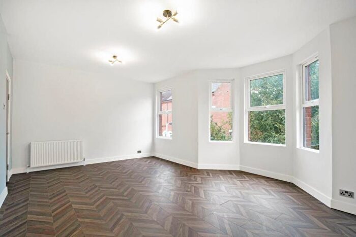 3 Bedroom Flat To Rent In St. Johns Road, TW9