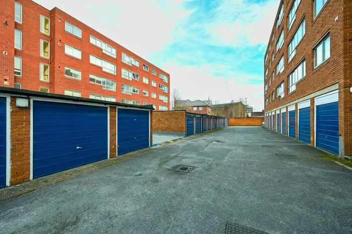 Garage / Parking To Rent In Homefield Park, Sutton, SM1