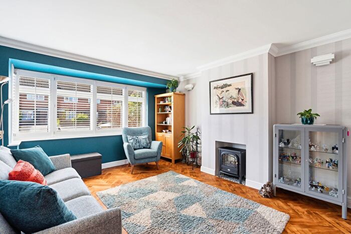 3 Bedroom Semi-Detached House For Sale In Metcalf Road, Ashford, TW15