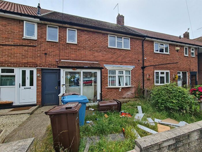 3 Bedroom Terraced House For Sale In Stockwell Grove, Hull, HU9