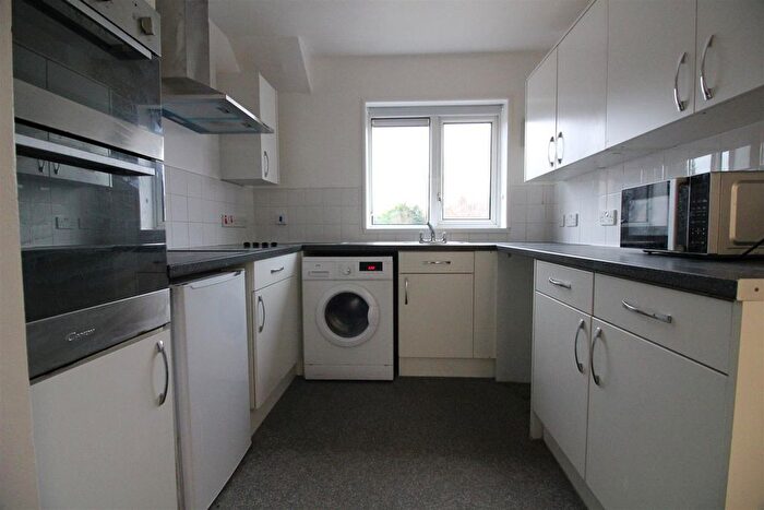1 Bedroom Flat To Rent In Mead Close, Langley, Slough, SL3