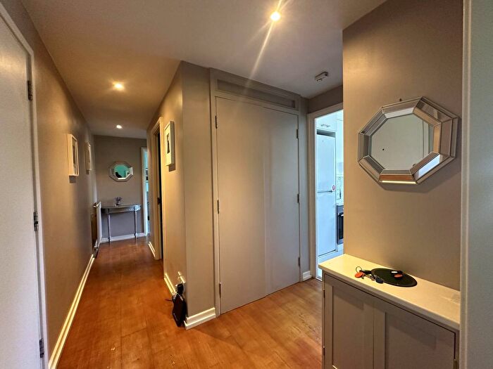2 Bedroom Flat To Rent In Brompton Park Crsecent, Fulham, SW6