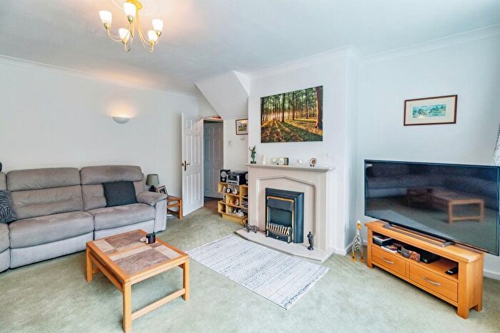 2 Bedroom Bungalow For Sale In Hexton Road, Barton-Le-Clay, Bedford, MK45