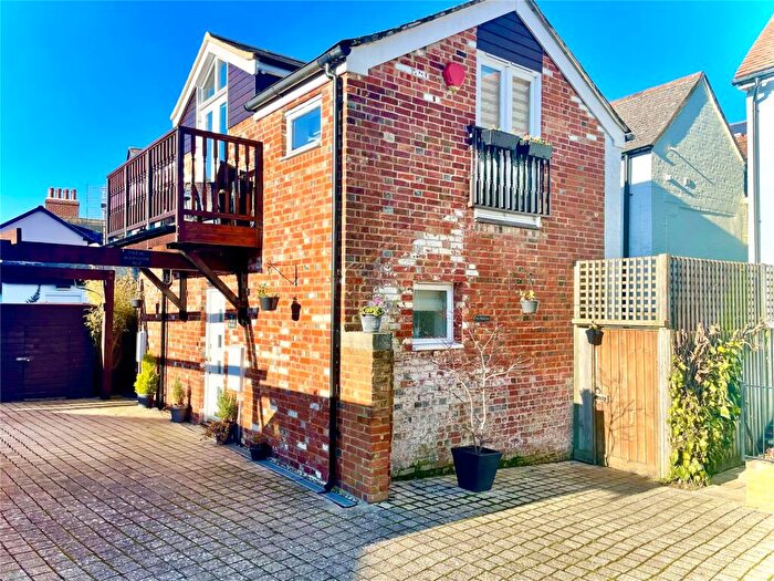 2 Bedroom Detached House For Sale In Bridge Street, Christchurch, Dorset, BH23
