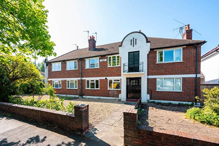 2 Bedroom Flat To Rent In West Barnes Lane, New Malden, London, SW20