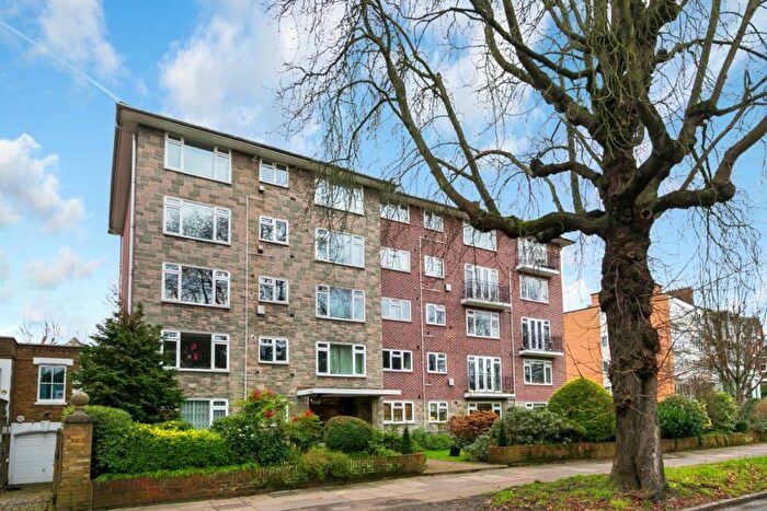 2 Bedroom Flat To Rent In Primrose House, Kew Road, Kew, Richmond, Surrey, TW9