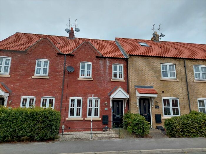 3 Bedroom Terraced House To Rent In Shinewater Park, Kingswood, HU7