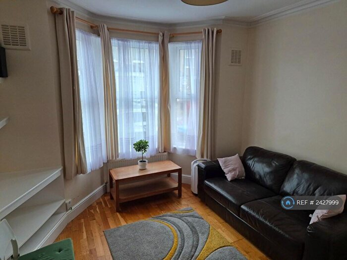 1 Bedroom Flat To Rent In Cobbold Road, London, NW10
