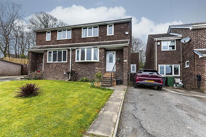 3 Bedroom Semi Detached House For Sale In Peebles Close, Lindley, Huddersfield, HD3