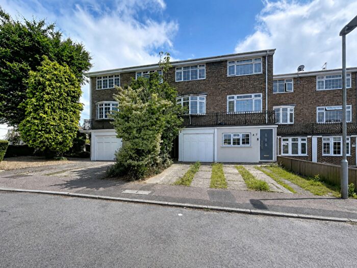 3 Bedroom Terraced House For Sale In Lakeside, Snodland, ME6