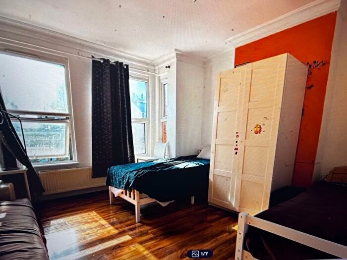 2 Bedroom Property To Rent In West Hendon Broadway, London, NW9