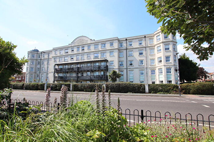 1 Bedroom Flat For Sale In Imperial Court, Marine Parade West, Clacton On Sea, CO15