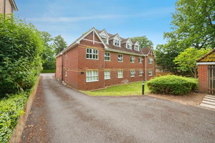 2 Bedroom Flat For Sale In Hursley Road, Chandler's Ford, Eastleigh, SO53